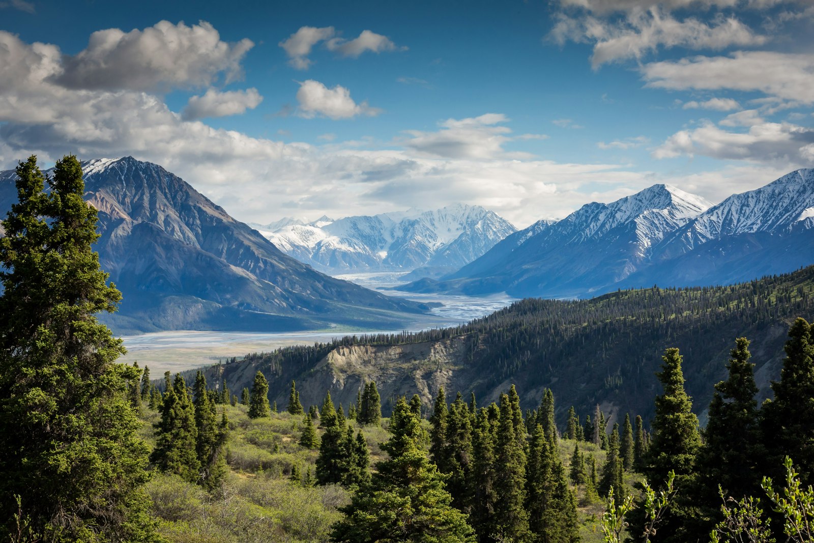 Montagnes au lever du soleil